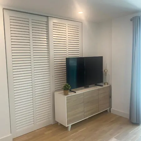 Cp Floor Luxury With And Pool Apartment