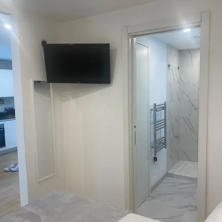 Cp Floor Luxury With And Pool *